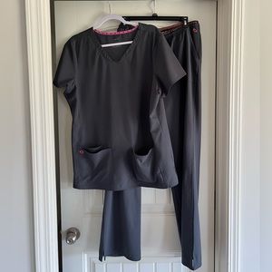Women’s Scrub Set!